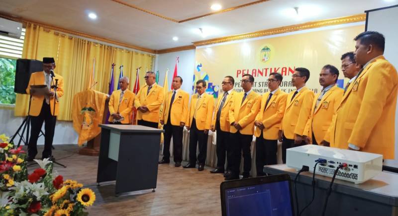 Rektor UPRI Lantik 11 Pejabat Struktural