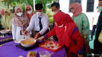 Hari Ibu Ke-93, Bupati dan Sekda Lomba Masak Nasi Goreng