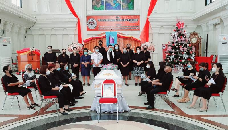 Momen Hari Ibu 2021, Gubernur Olly Dondokambey Melayat Jenazah Perempuan Tertua di Maumbi-Kolongan