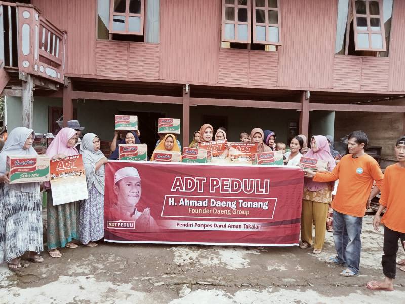 ADT Peduli Terus Roadshow Salurkan Bantuan Korban Banjir di Takalar
