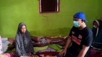 ADT Peduli Serahkan Bantuan Uang Tunai dan Sembako kepada Korban Bakar Diri di Takalar