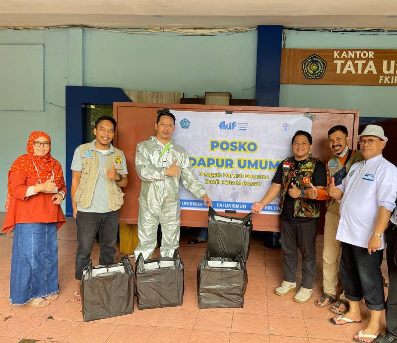 Respon Banjir Makassar, Tiga Fakultas di Unismuh Buka Dapur Umum