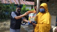Sedekah Jumat ASN Setda Sasar Warga Dusun Balimas Desa Lakawali
