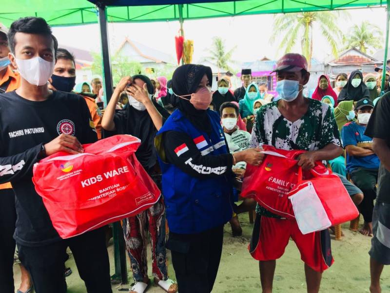 Dinsos Salurkan Bantuan untuk Korban Terdampak Puting Beliung di Bonto Sua