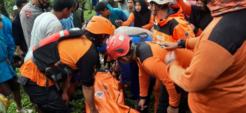 Pos TNI  AL Tergabung Dalam Tim SAR Temukan Seorang Warga Yang Hanyut 