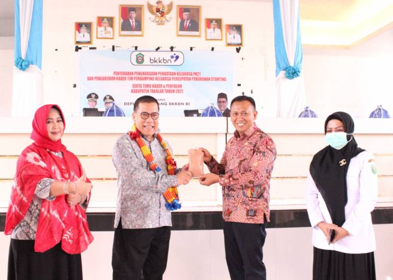 Takalar Raih Penghargaan 100 % Target KK Terdata Tepat Waktu dari BKKBN Pusat