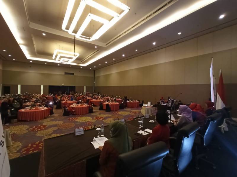 Rakerda Dekranasda Sulsel, Sufriaty Budiman Kenalkan Produk Kerajinan Unggulan Luwu Timur
