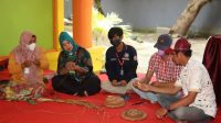 Para Pengrajin, Karang Taruna dan Kader PKK Ikuti Pelatihan Anyaman dan Pembinaan Kemitraan 