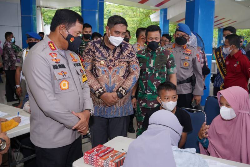 Kapolda Sulsel Tinjau Vaksinasi Massal di Maros