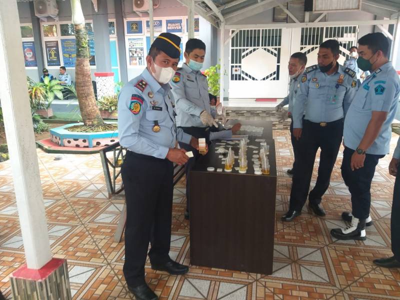 Antisipasi Penyalahgunaan Narkoba, Pegawai Lapas Narkotika Sungguminasa Tes Urine