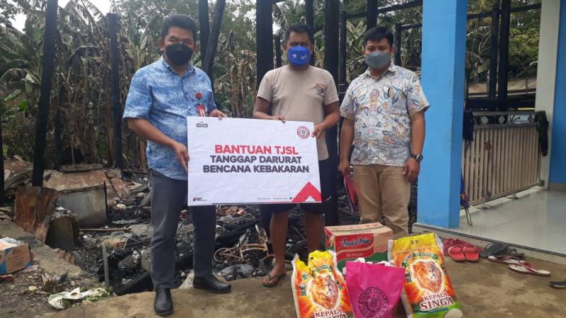 PT Semen Tonasa Berikan Bantuan untuk Korban Kebakaran di Kampung Batiling
