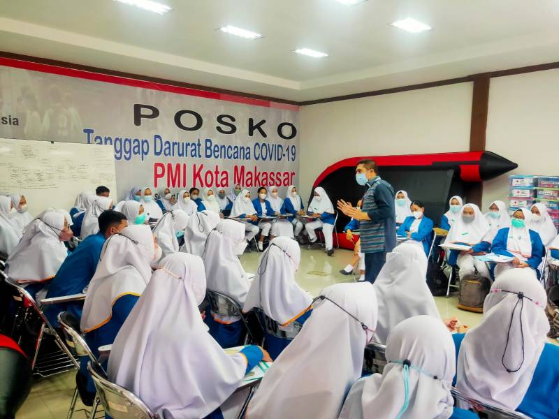 Pertama Kali Turun Lapangan, Puluhan Mahasiswa Poltekkes Kemenkes Magang di PMI Makassar