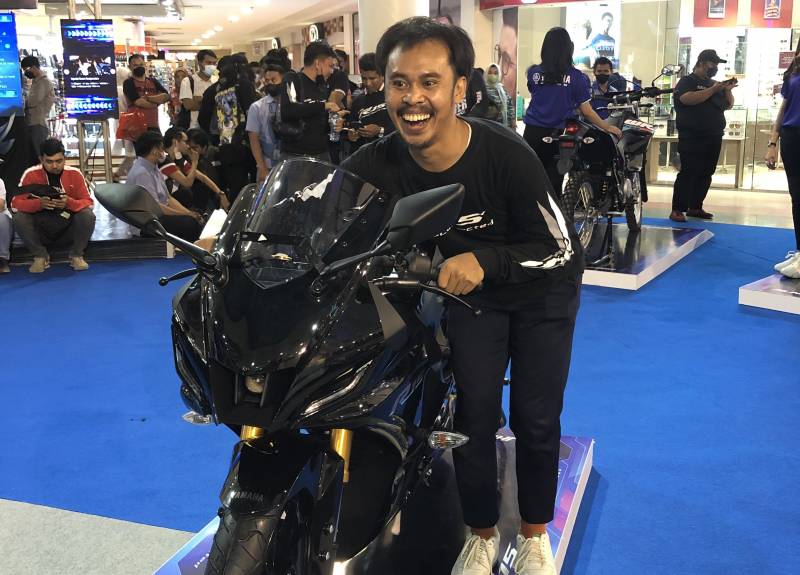 Dua Generasi Terbaru All New Yamaha R15 dengan Tampilan Sporty dan Fitur Berbeda