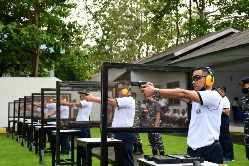 Pamen Lantamal VI Asah Kemampuan Menembak
