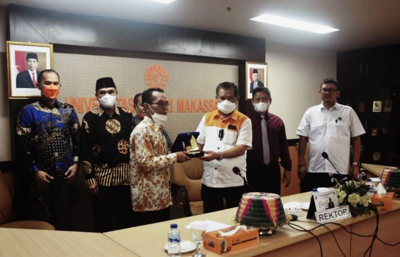 Rektor UNM Terima Kunjungan Rektor UPM Jayapura