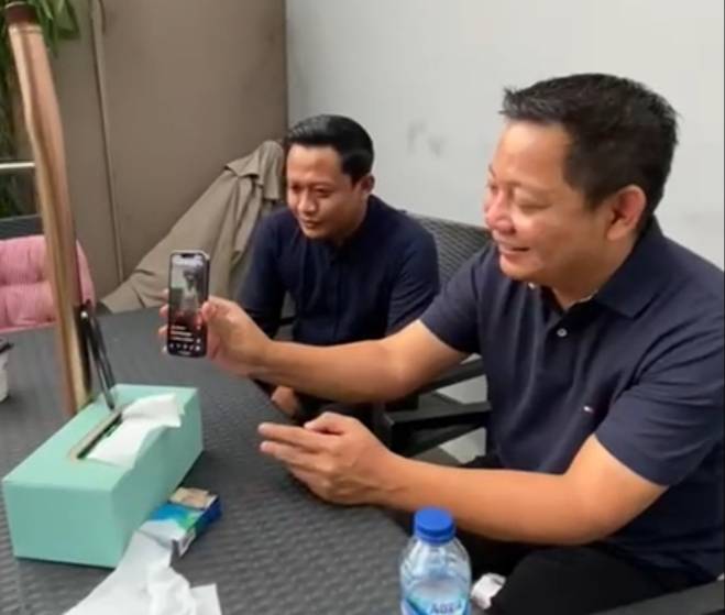 Setelah Videonya Viral Jualan Kue Keliling, Ibu di Parepare Di-VC Rusdi Masse dan Dibelikan Motor