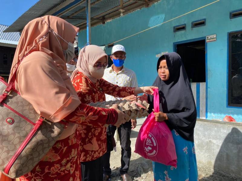 Kadis Kominfo-SP dan Perkimtan Berbagi di Desa Bahari