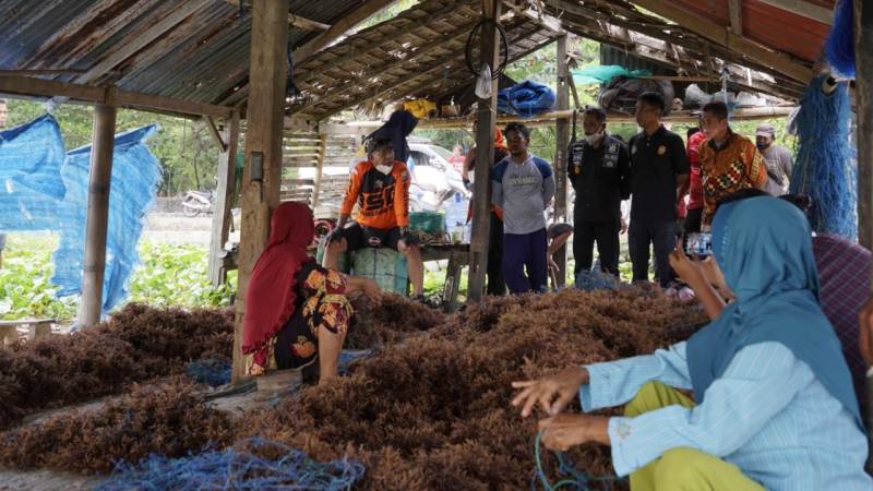 Bersepeda, Bupati Bulukumba Sapa Warga di Pantai Merpati