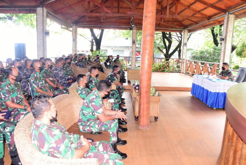 Beri Arahan Pada Prajurit Satrol, Danlantamal VI: Jadilah Pengawak Kapal Perang TNI AL Profesional