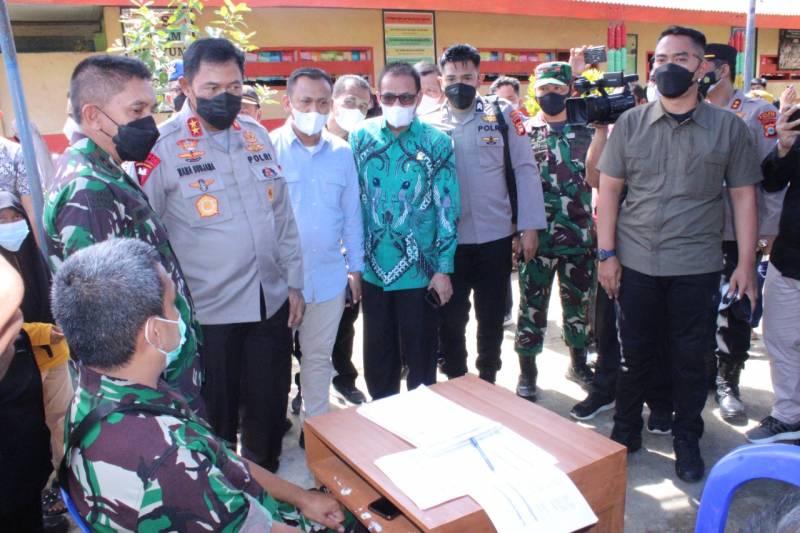 Bupati Takalar Dampingi Kapolda Pantau Vaksin Massal