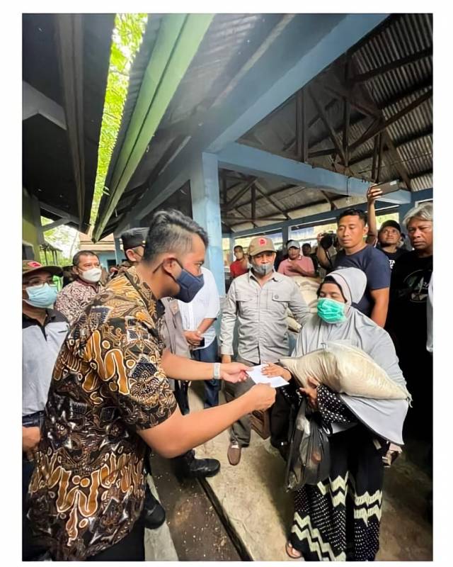 Pemprov Salurkan Bantuan Dua Ton Beras untuk Korban Kebakaran Pasar Sentral Sinjai