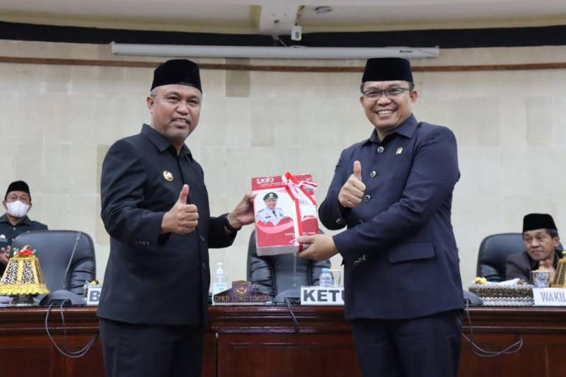 Bupati Lutim Serahkan LKPJ Tahun Anggaran 2021 ke DPRD