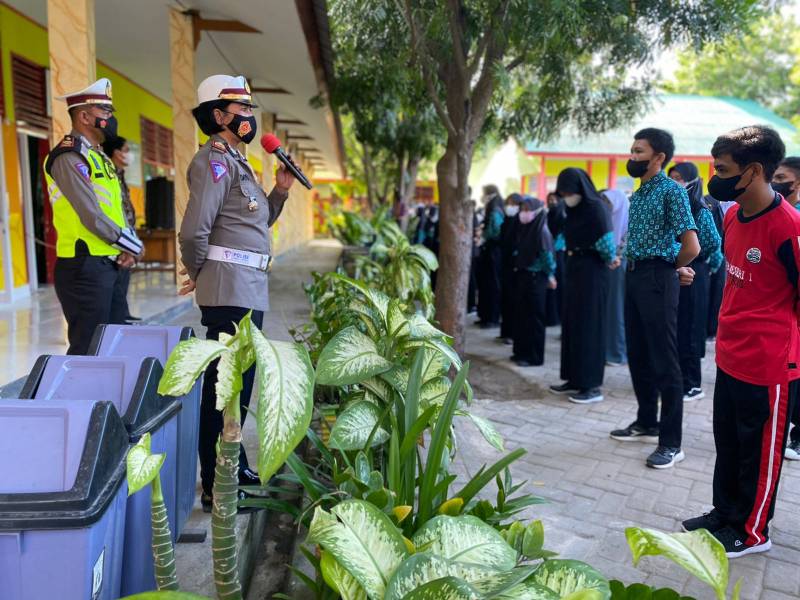 Ops Keselamatan, Kasatlantas Polres Bantaeng Sosialisasi Lalin