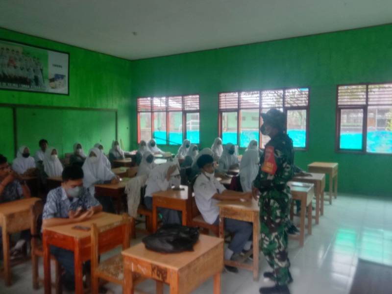Tanamkan Kedisiplinan, Siswa SMAN 4 Tamasaju Dilatih PBB dan Wawasan Kebangsaan