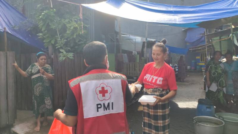 Gandeng Baznas, PMI Tallo Berbagi Makanan di Kota Makassar