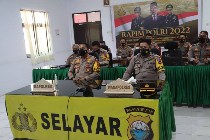 Kapolres Selayar, PJU dan Perwira Ikuti Rapim Polri 2022 Secara Virtual
