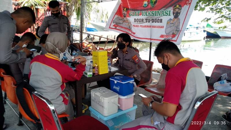 Gerai Vaksin Door to Door Polres Pelabuhan Percepat Vaksinasi Nasional