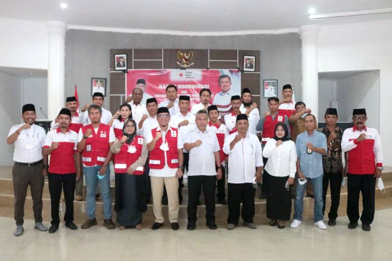 Bupati Budiman Serahkan SK Pengurus PMI Se-Luwu Timur