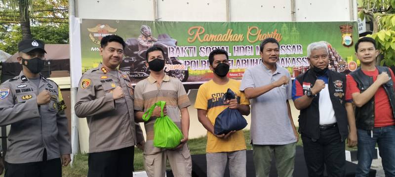 Polres Pelabuhan Bersama HDCI Serahkan Bantuan ke Masyarakat