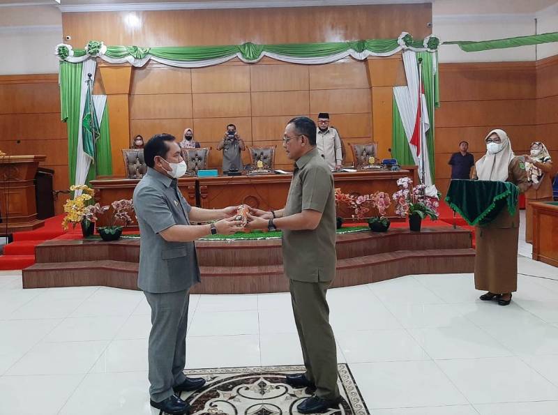 DPRD Sidrap Serahkan Rekomendasi LKPj Bupati Tahun 2021