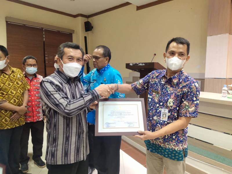 Raih Adiwiyata Nasional 2021, SMA Negeri 6 Sidrap Terima Piagam Penghargaan