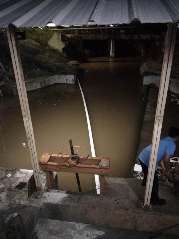 Sungai Sumber Air Baku Tercemar Limbah Oli, PDAM Makassar Lapor Polsek