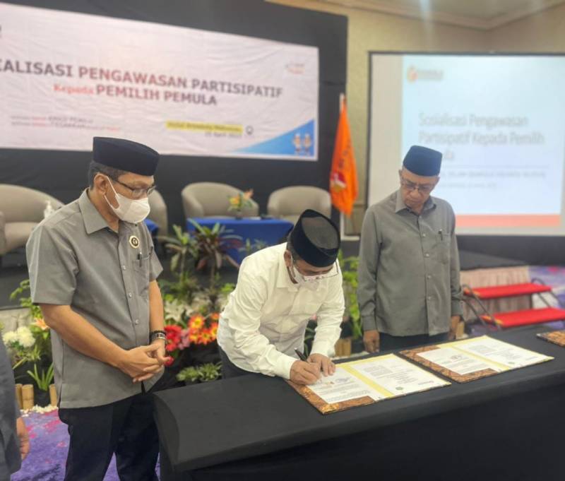 Kemenag Sulsel Teken Kerjasama Pengawasan Pemilih Dengan Bawaslu