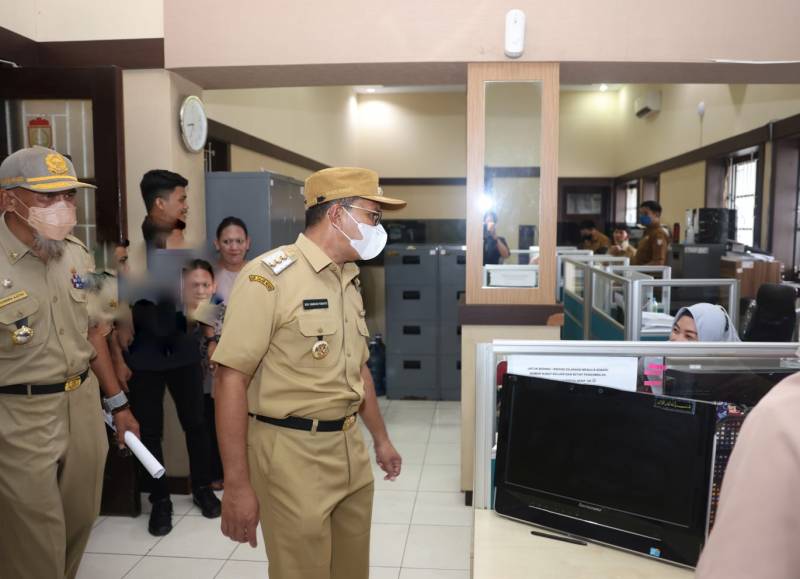 Usai Apel Pagi, Danny Sidak OPD