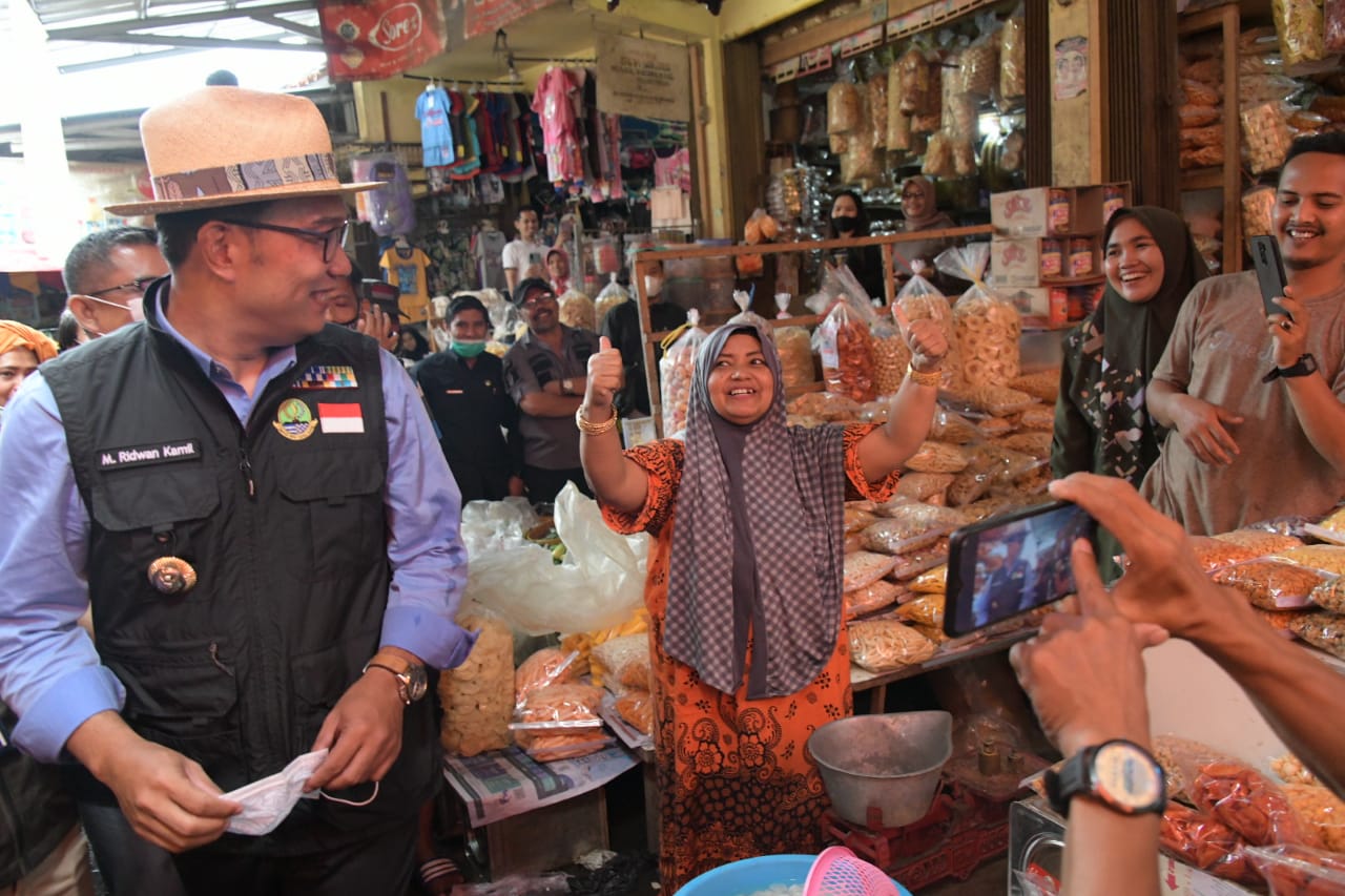Resmikan Revitalisasi Pasar Kepuh Kuningan, Ridwan Kamil: Promosikan dan Jaga Ketertiban Pedagang
