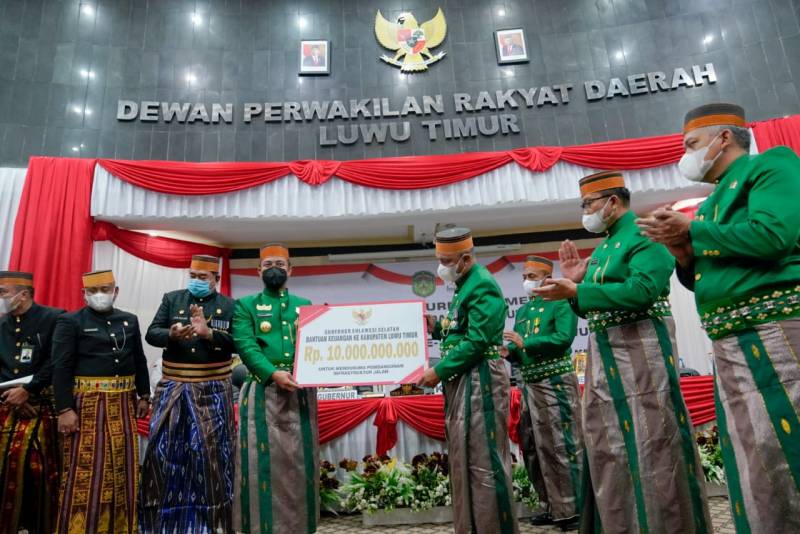 19 Tahun Lutim, Gubernur Sulsel Beri Bantuan Keuangan Rp10 Miliar