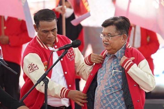 Mantan Wapres JK Resmi Serahkan Kepemimpinan IKA Unhas ke AAS