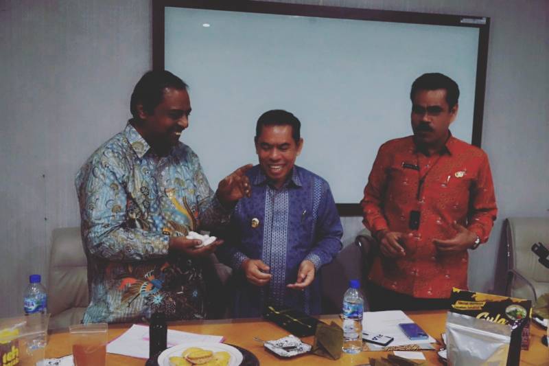 Pengusaha Asal India Lirik Kabupaten Sidrap Untuk Investasi Sutra dan Gula Semut