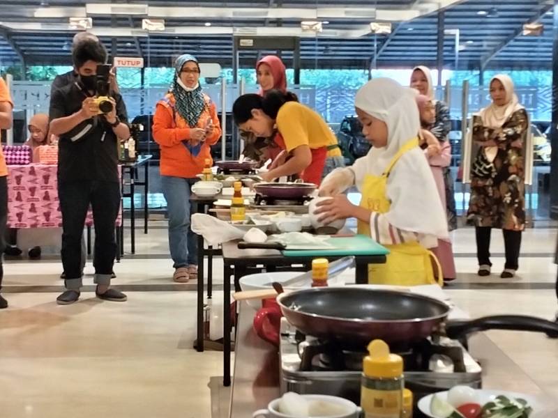 Pelajar Kelas 3 SD Ikuti Chef Lorong Competition di Harper Hotel Perintis