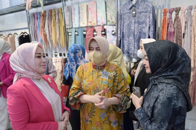 Indira Hadiri Grand Opening Donna Prive Terbaru, Mari Bersama Bangkitkan Ekonomi