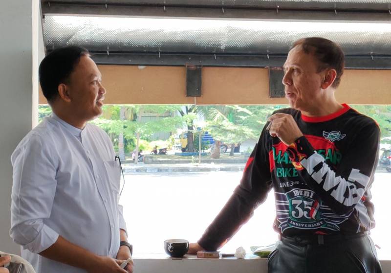 Datang di Bantaeng, Ketua PSSI Cicipi Kopi Wine Asal Tompobulu