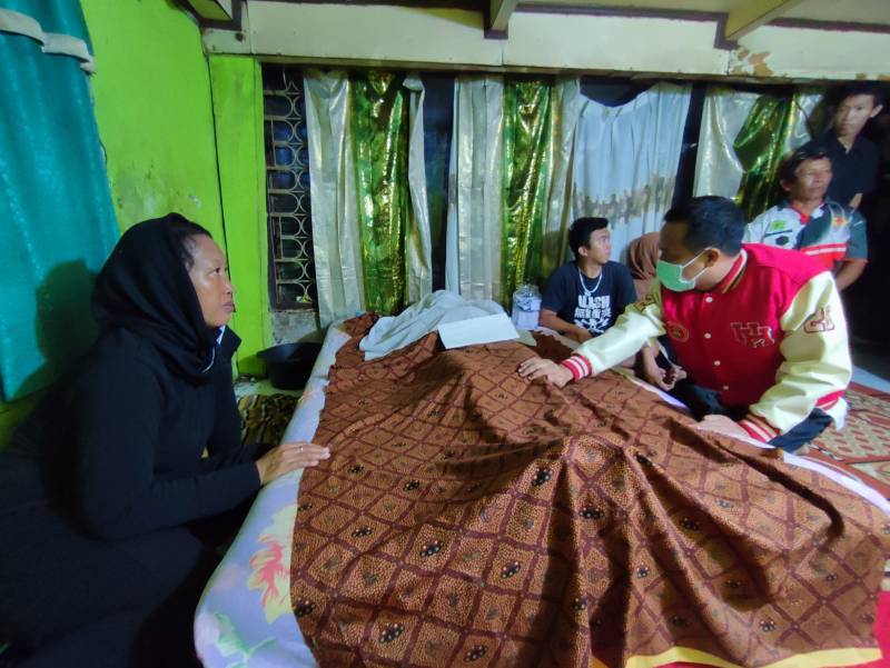 Gubernur Angkat Saudara Korban Meninggal di Eks Mattoanging Jadi Satpol PP Sulsel