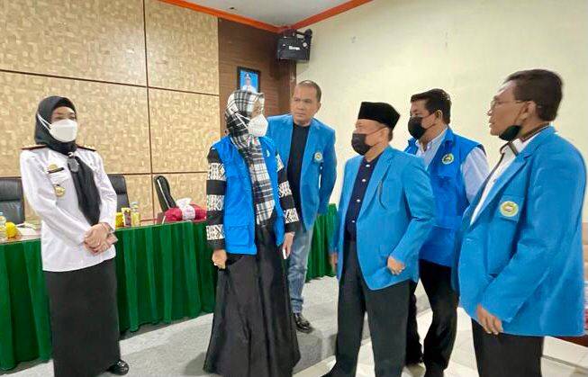 Majdah Tinjau KKN UIM di RS Andi Makasau Parepare