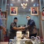 Ketua DPRD Makassar Tanam Padi Bersama Warga Lakkang