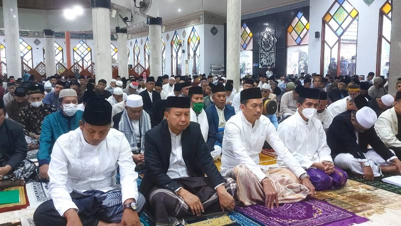 Forkopimda Shalat Idul Adha 1443 H Bersama Ribuan Warga di Masjid Agung Al Umaraini