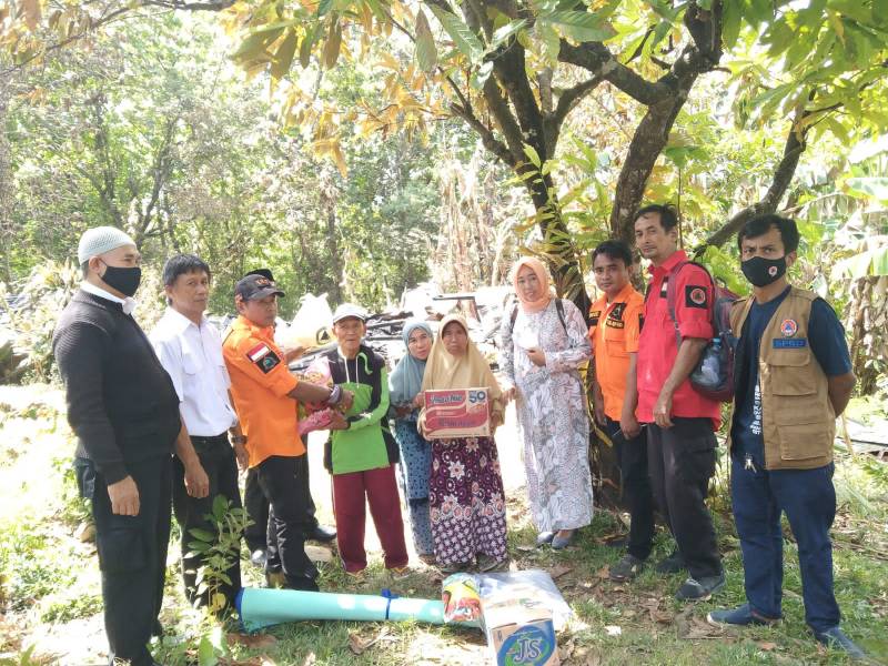 Rumah Panggung Pasutri Lansia di Barru Terbakar, Pemprov Kirimkan Bantuan